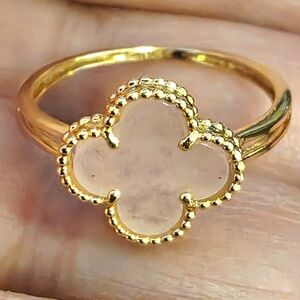 💕18k Pink Mother Of Pearl Clover Ring - Size 6.5